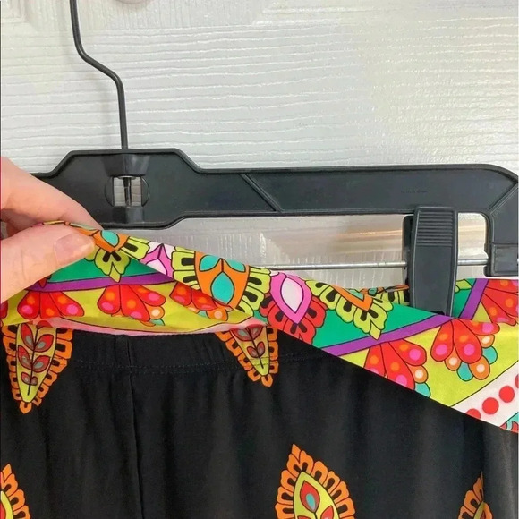 Trina Turk I 4 - Picture 4 of 10